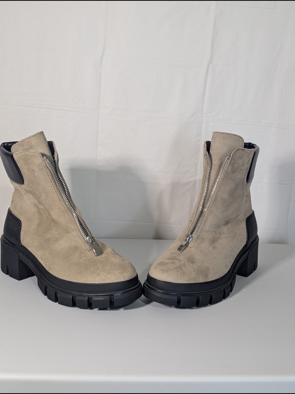 NWOB MIX No. 6 Sasha Beige Faux Suede Lug Sole Front Zip Ankle Boots Women's 9
